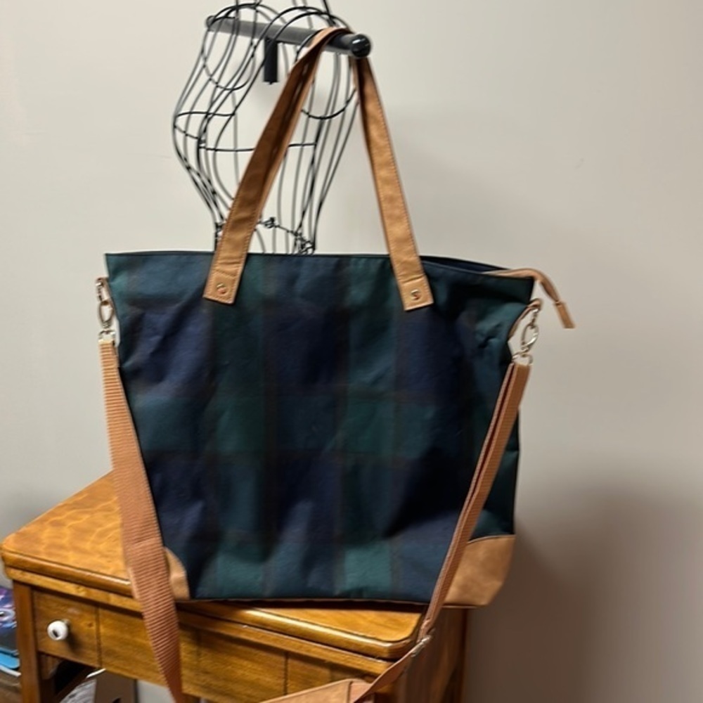 WB tote   Size 17 1/2 wide by 15”length  pre used in new condition